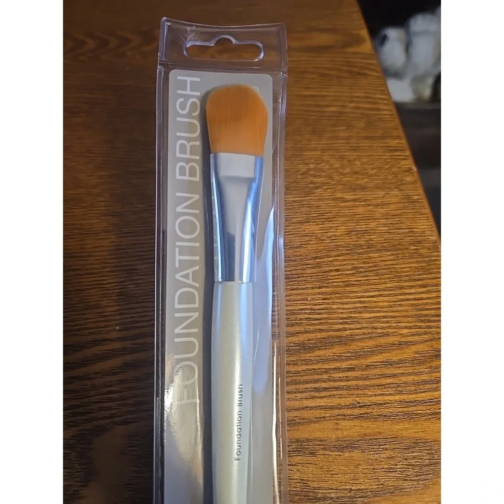 NEW Belle‎ FOUNDATION BRUSH